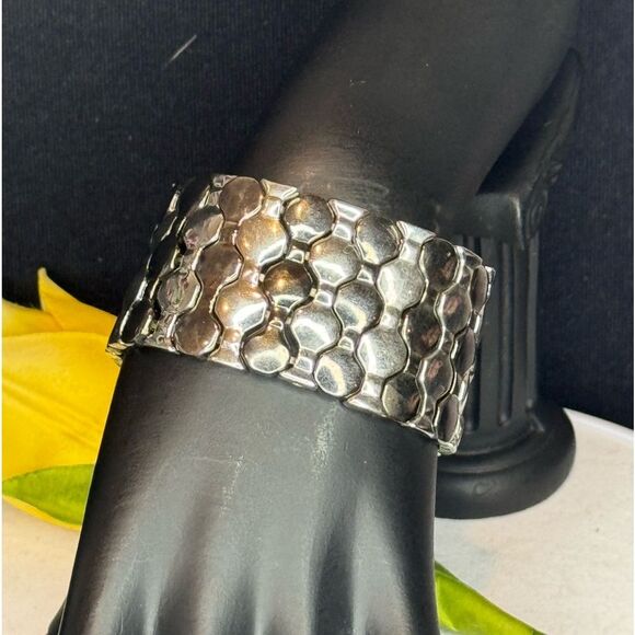 NWOT Black and Silver Honeycomb Stretch Bracelet - Picture 4 of 8